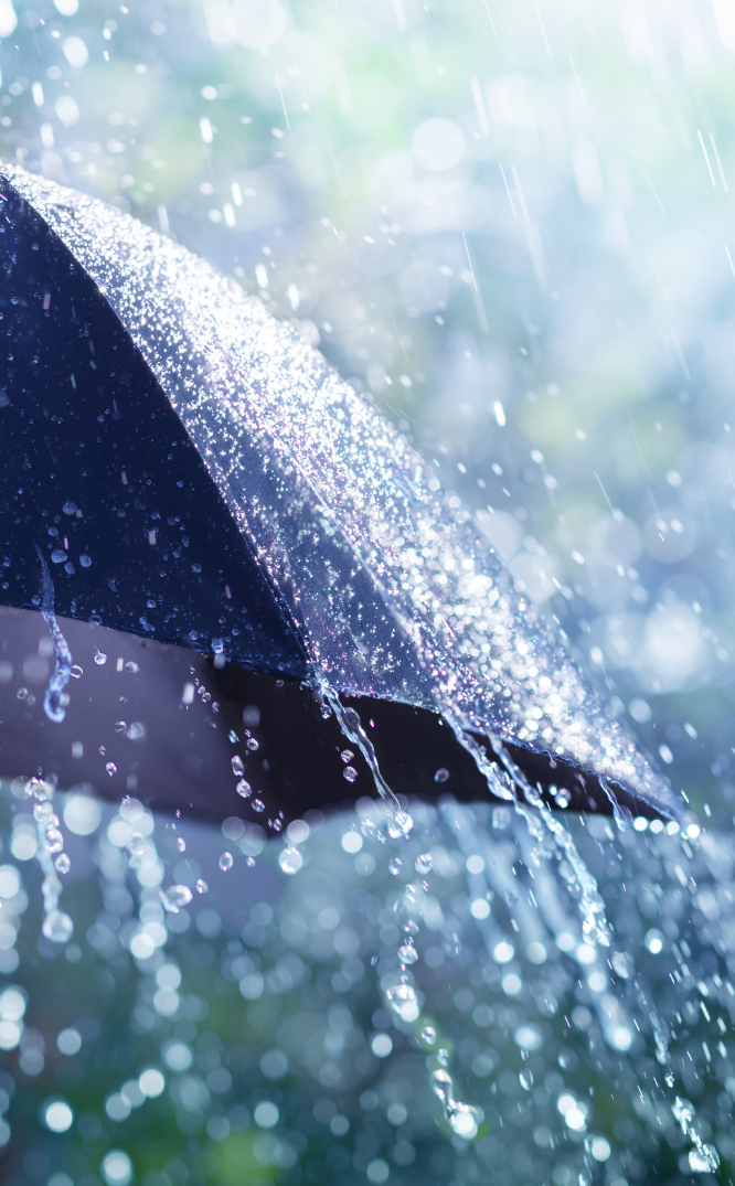 Este lunes continuarán las lluvias pese a que Erin se sigue alejándo