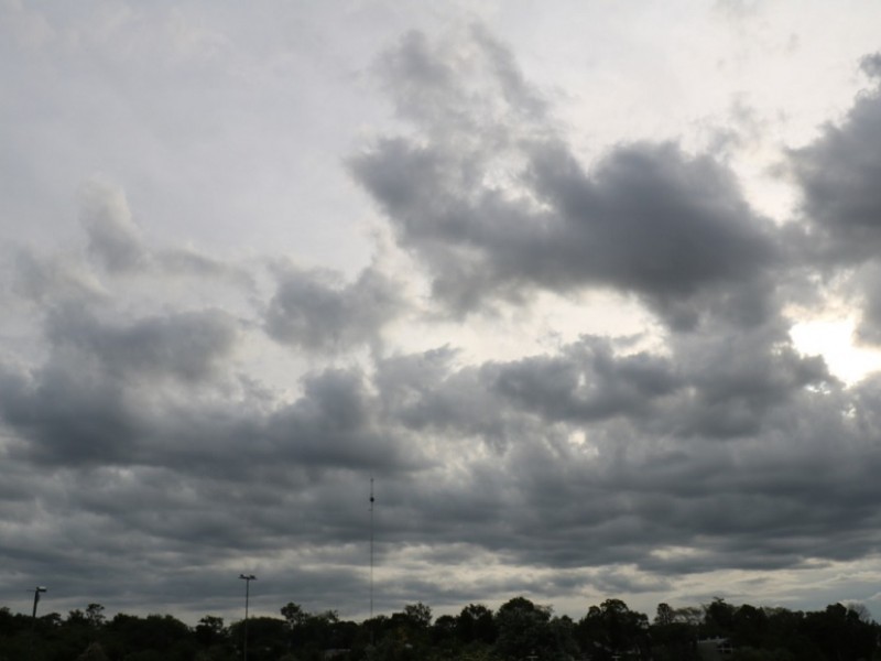 Onda tropical y vaguada se alejan del país; se disipan las lluvias y descontinúan alertas