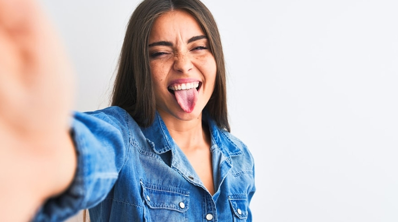 ¿Sabías que existe un Día Mundial de Sacar la Lengua?