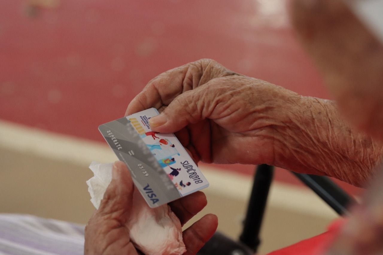 ¿Por qué suspenderán temporalmente las tarjetas Supérate e Incentivos Especiales?