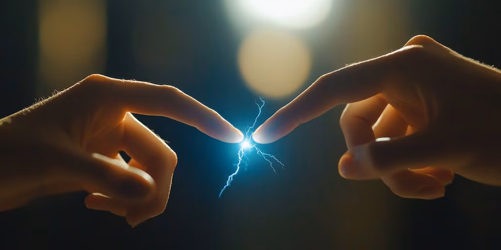 ¿Por qué a veces sentimos que una persona nos pasa corriente eléctrica?