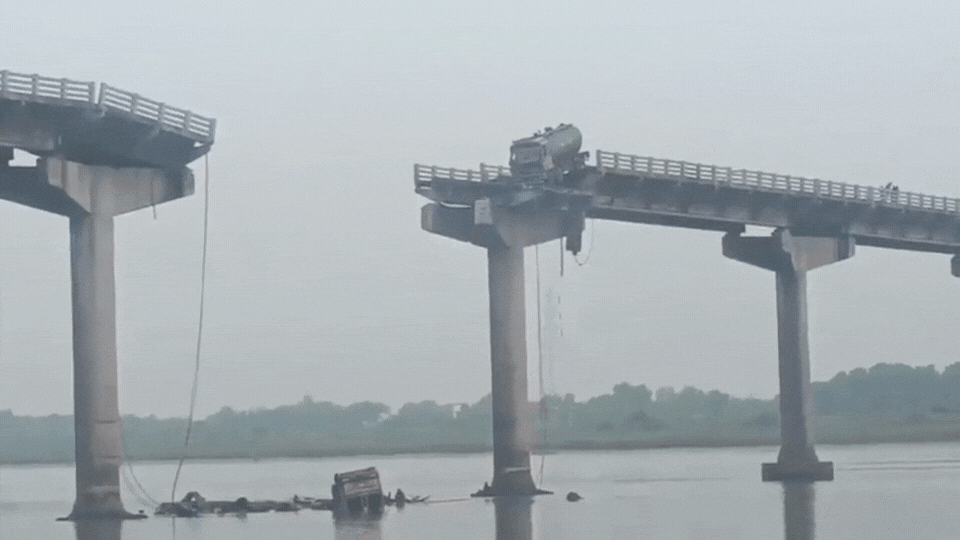 Al menos 9 muertos y 6 heridos tras colapso de puente en la India