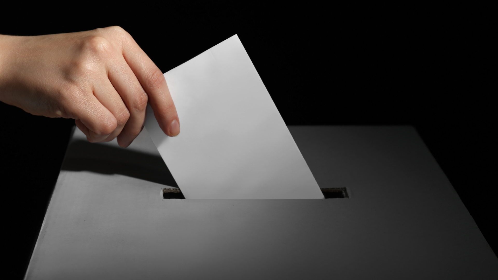 Reino Unido rebaja de 18 a 16 años la edad de voto en su nueva reforma electoral