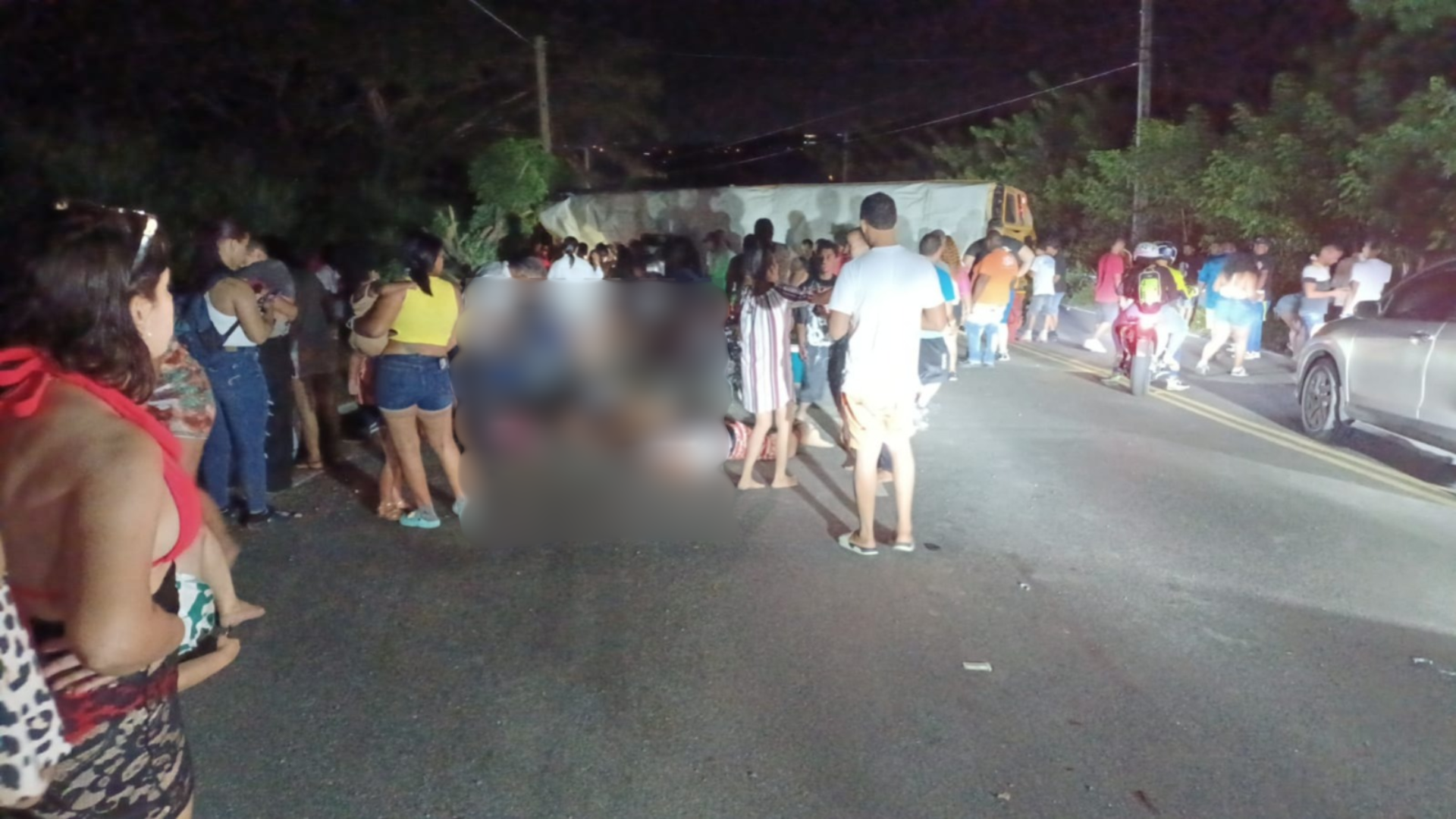 Al menos tres muertos y más de 30 heridos tras volcarse autobús en carretera Jamao al Norte