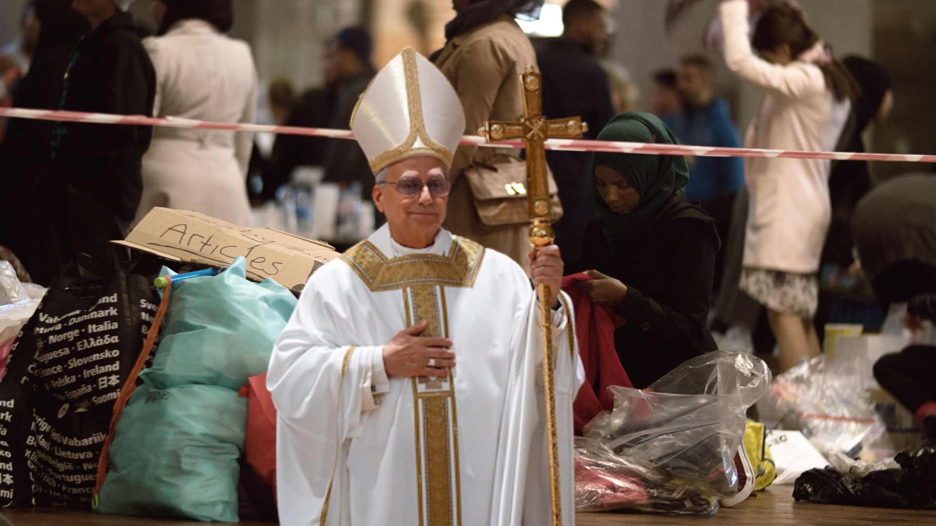 Los migrantes son mensajeros de esperanzas en mundo de guerras, dice el papa León XIV