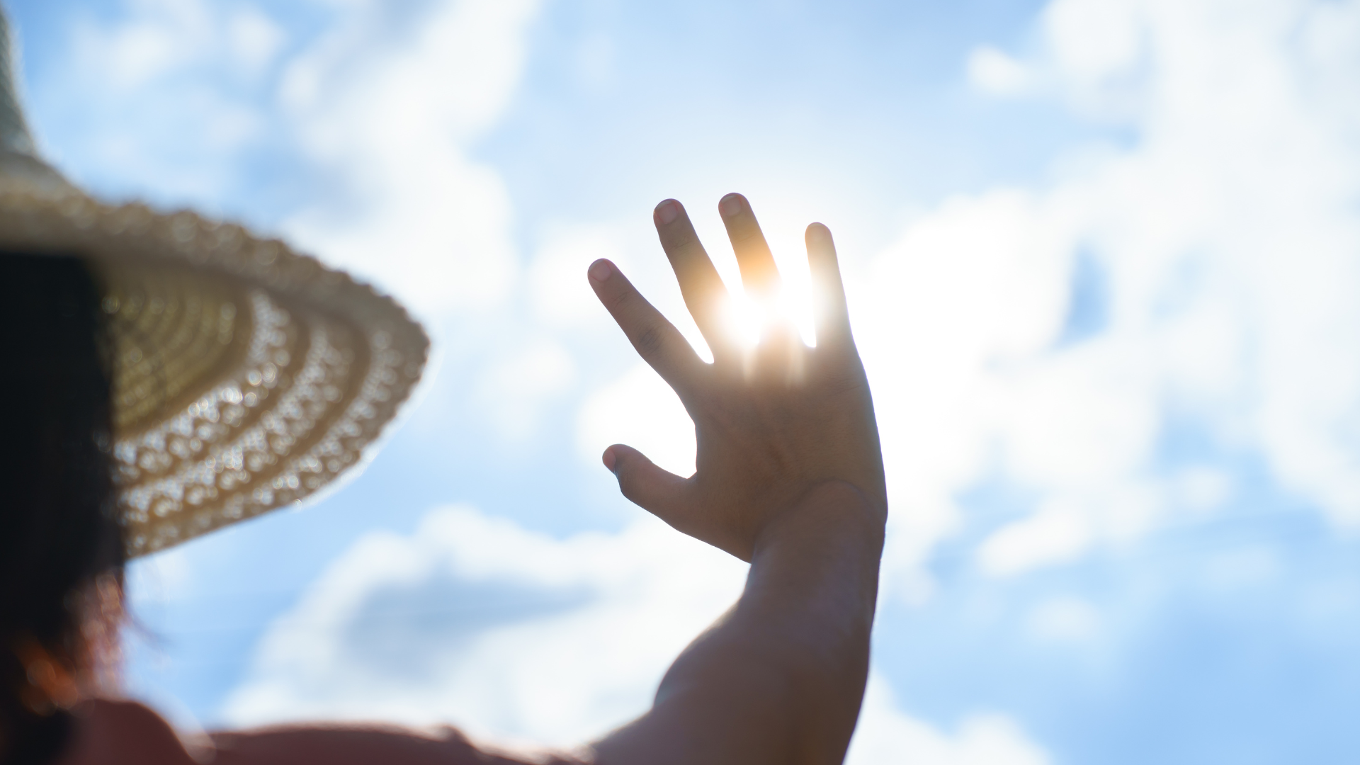 Calor sofocante persiste este jueves con aguaceros aislados en varias provincias