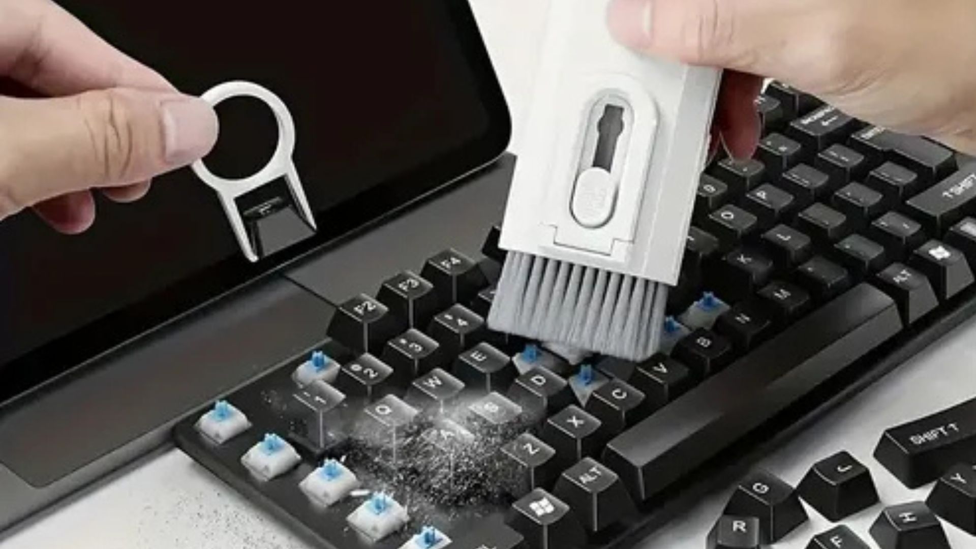Cómo limpiar la suciedad del teclado, la cera de los auriculares y las manchas de la pantalla