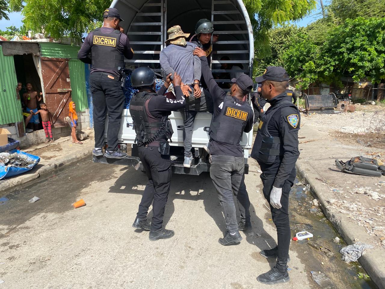 Policía y MP intervienen sectores en Barahona