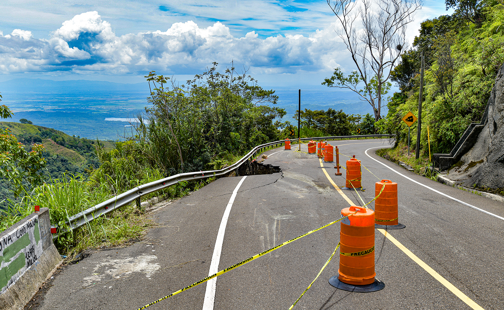 Cierran desde hoy el tránsito en carretera Casabito–Constanza por trabajos en punto crítico