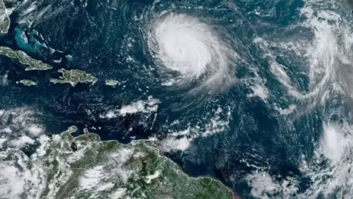 ¿Qué provocará la onda tropical y la vaguada en el clima este fin de semana?