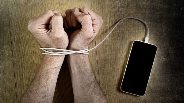 Adicción silenciosa: cómo saber si eres esclavo del celular y qué hacer para desintoxicarte digitalmente