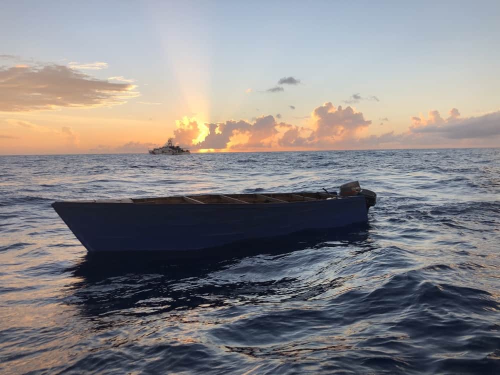 Armada intercepta yola con destino a Puerto Rico; 11 detenidos, incluidos dos puertorriqueños