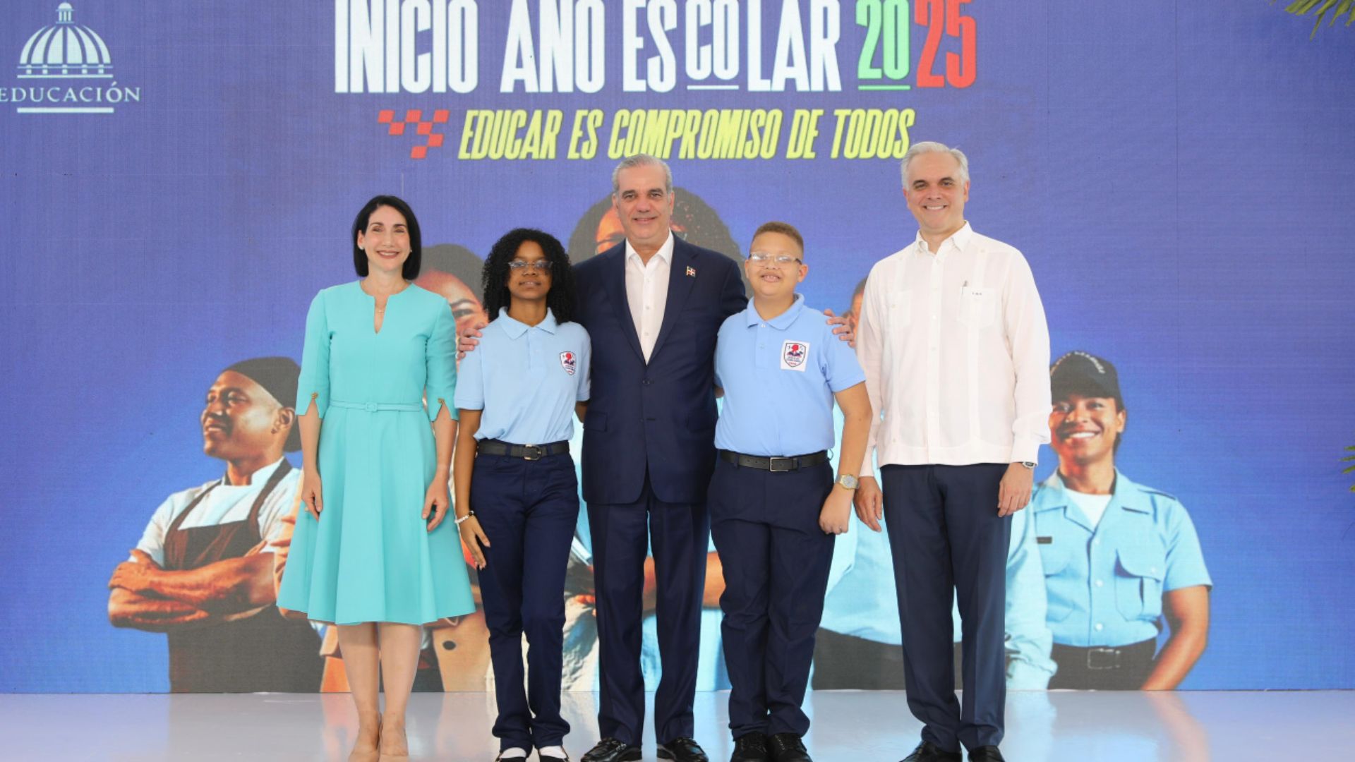 Abinader insta a los padres a respaldar y alentar a sus hijos en el inicio del año escolar 2025-2026