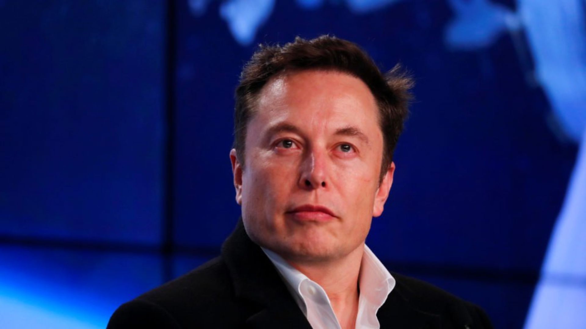 Elon Musk denuncia a OpenAI y Apple por «inhibir» el avance competitivo en IA