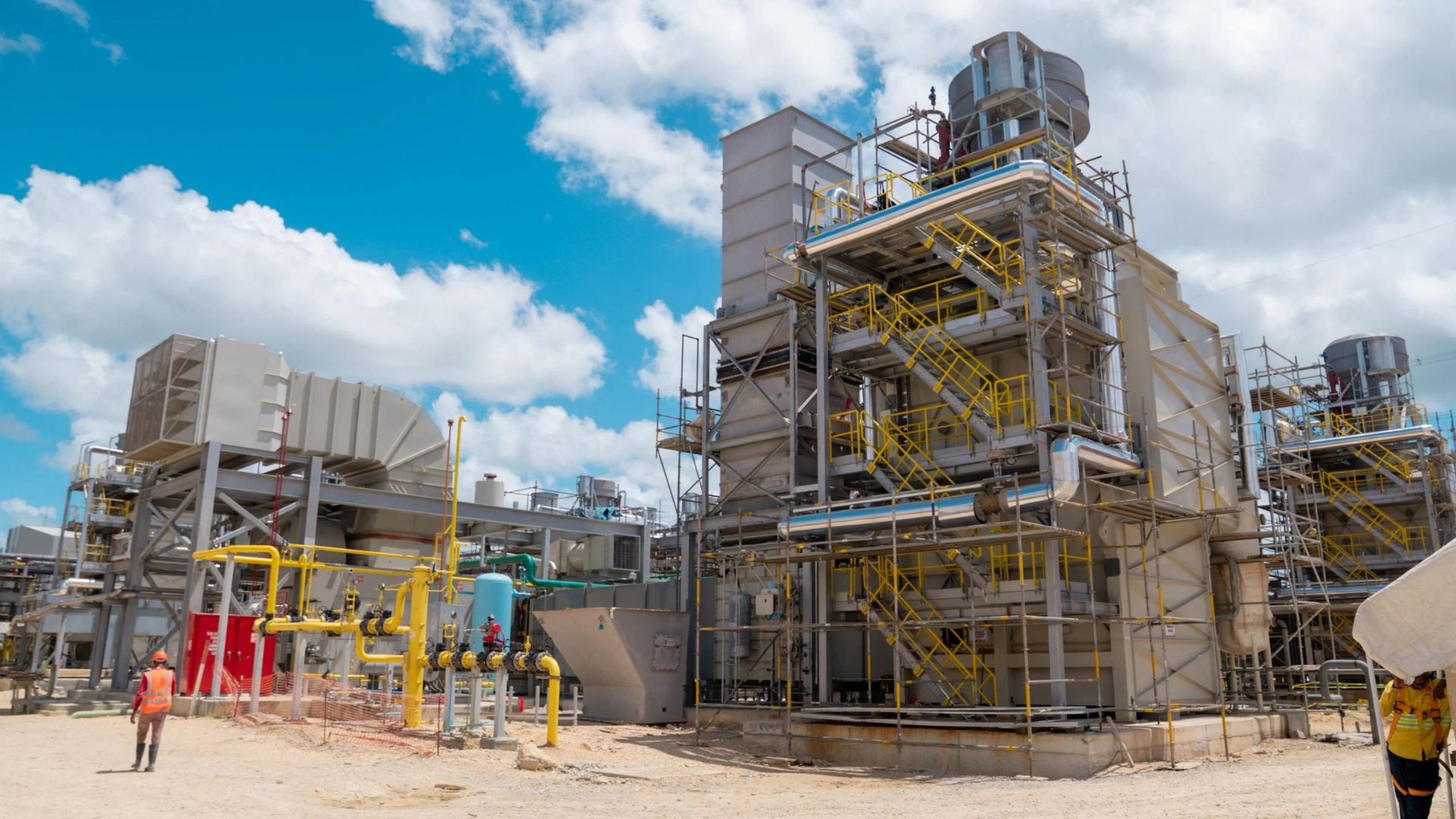 Ministro de Energía atribuye apagones a altas temperaturas y fallas técnicas