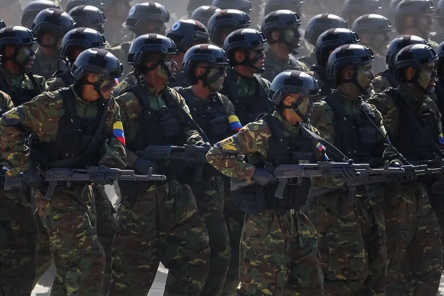 La Fuerza Armada de Venezuela dice que ha destruido diez campamentos de grupos colombianos