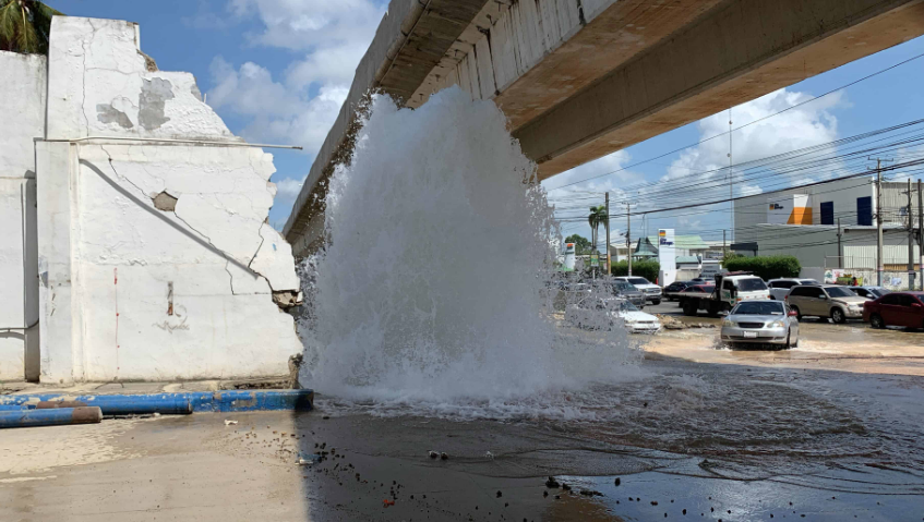 Rotura de tubería deja sin suministro de agua a sectores de Santo Domingo Oeste, Norte y el Distrito Nacional