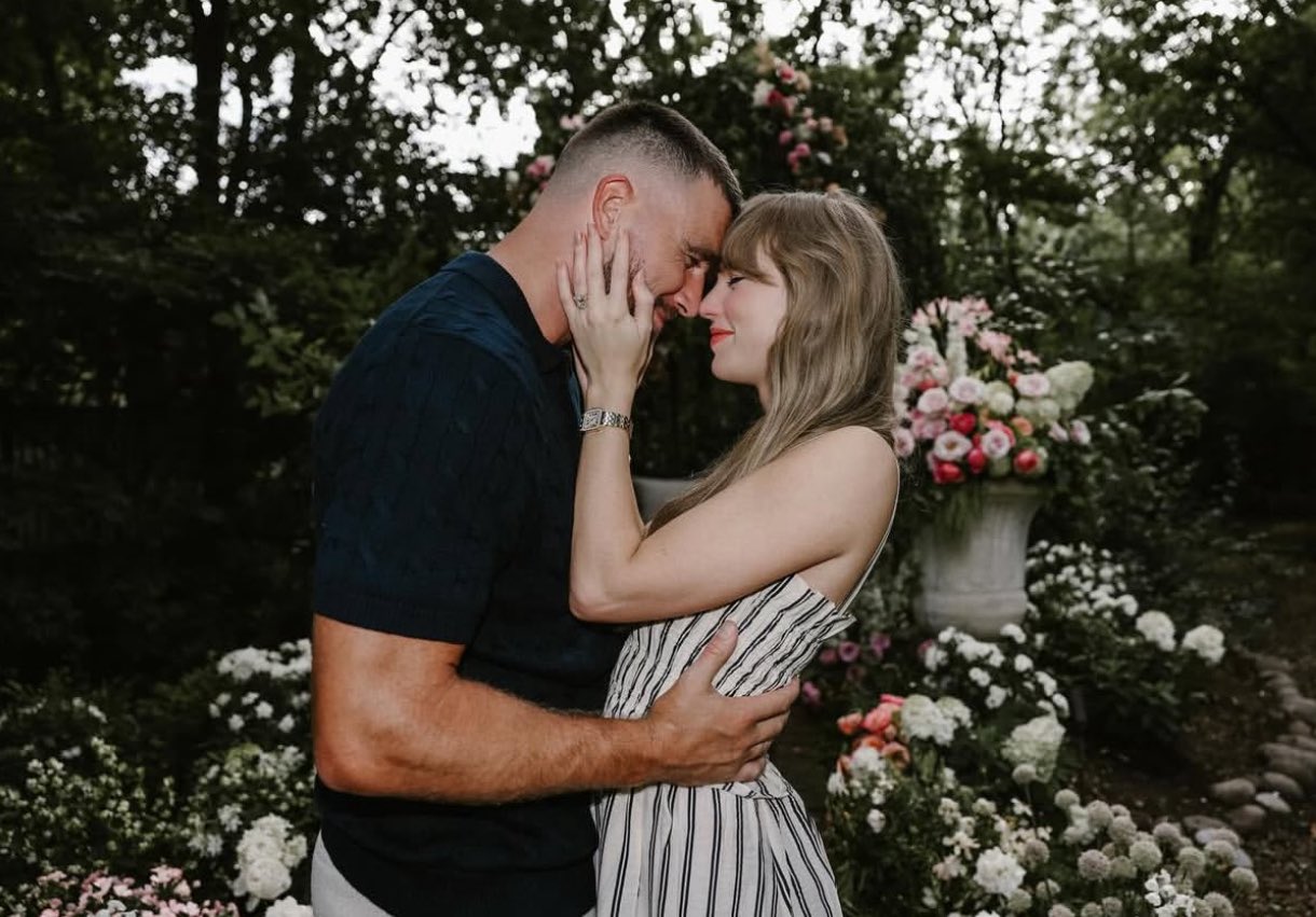 Taylor Swift y su novio Travis Kelce se comprometen
