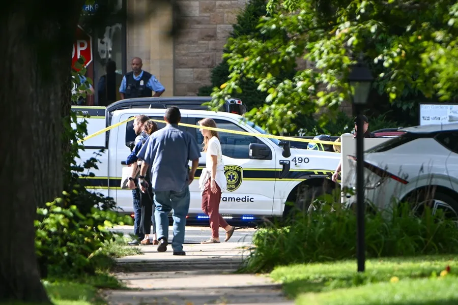 Dos niños muertos y 17 heridos en el tiroteo en una escuela católica en Minneapolis