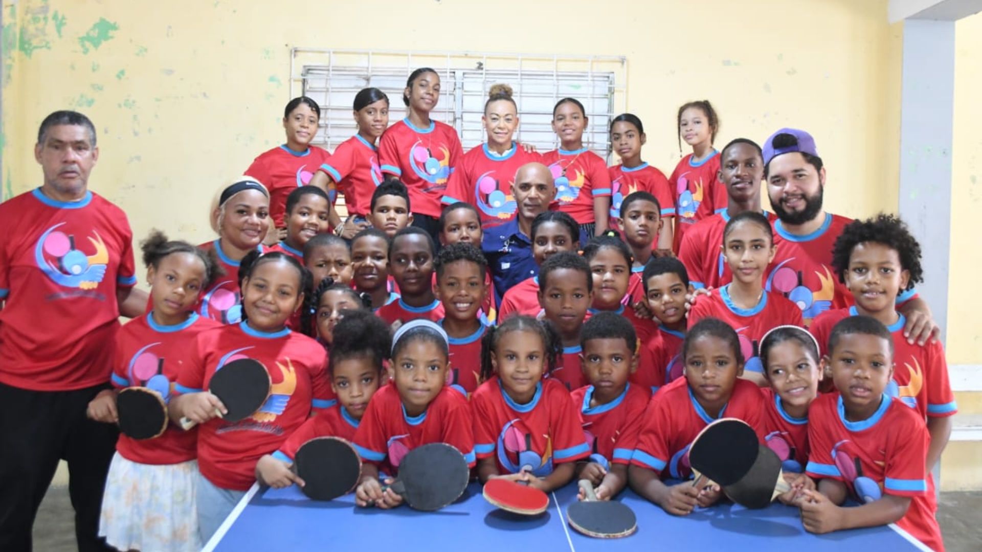 Más de 60 niños participan en el Tercer Campamento de Tenis de Mesa Blanca Iris Alejo