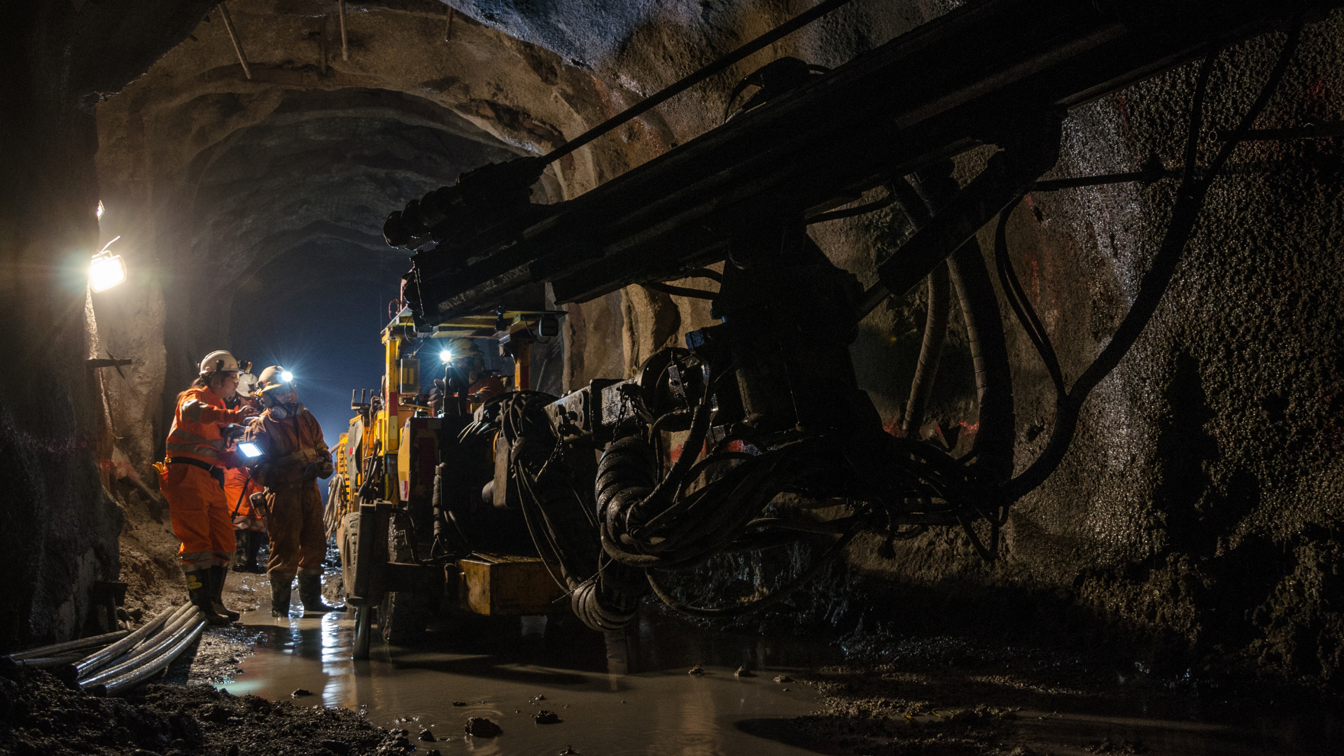 Chile trabaja contrarreloj para rescatar 5 mineros atrapados tras un derrumbe
