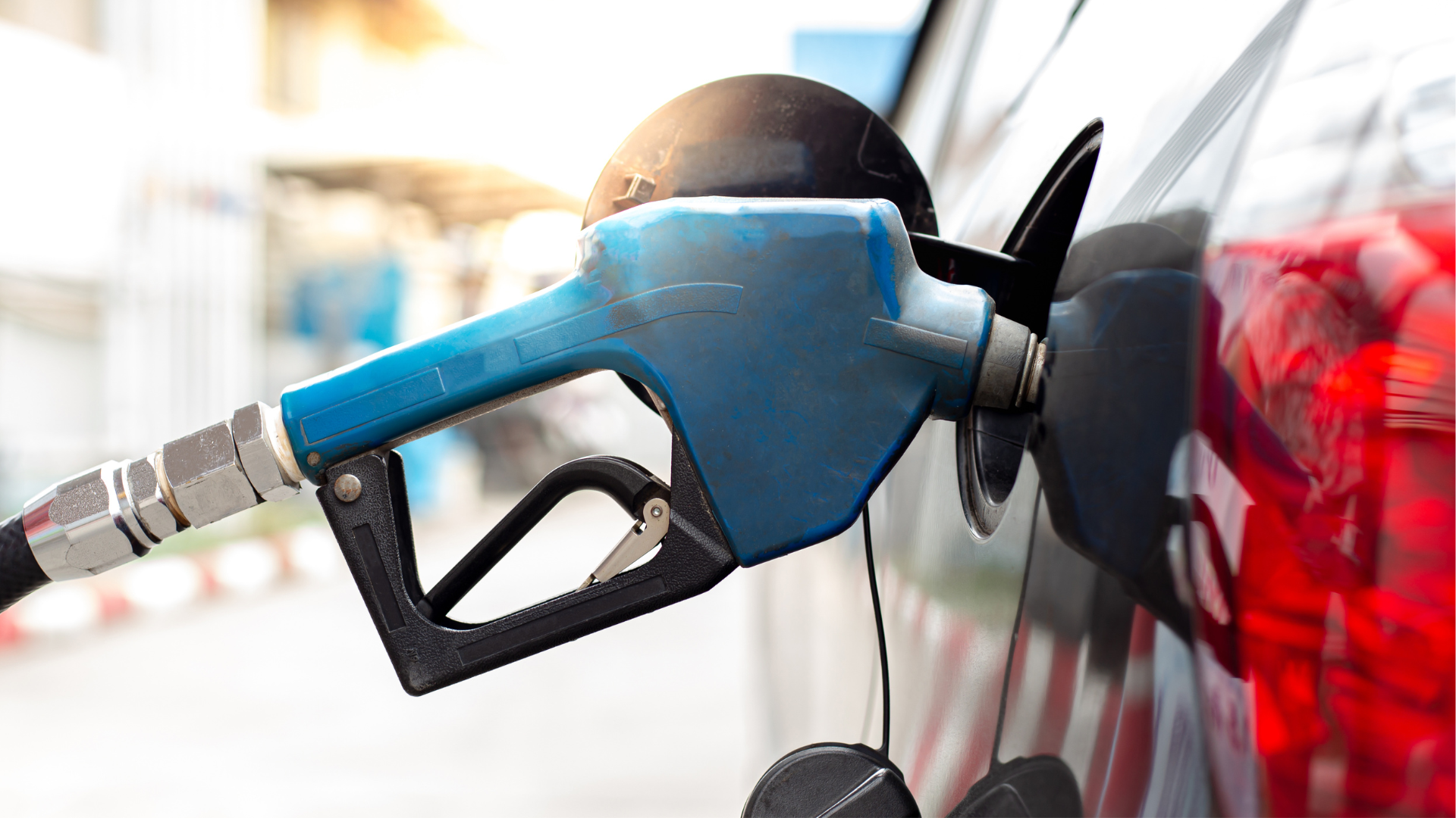 Gobierno mantiene sin variación los precios de combustibles esenciales esta semana