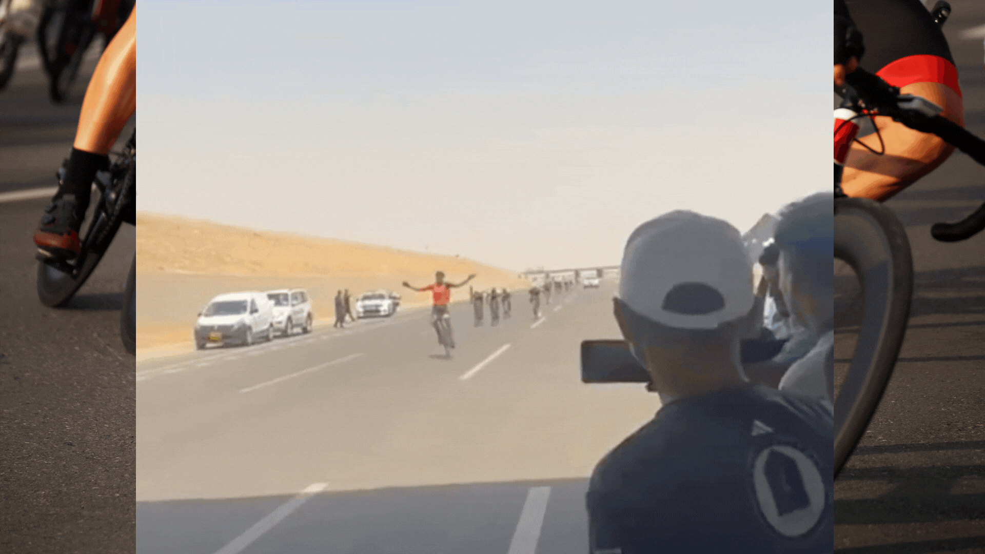 Ciclista celebra antes de tiempo y pierde el primer lugar en viral accidente
