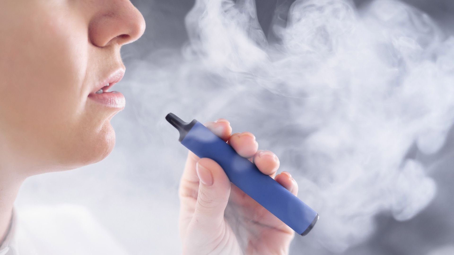 Singapur impondrá hasta 20 años de cárcel y castigos físicos a proveedores de vapeadores