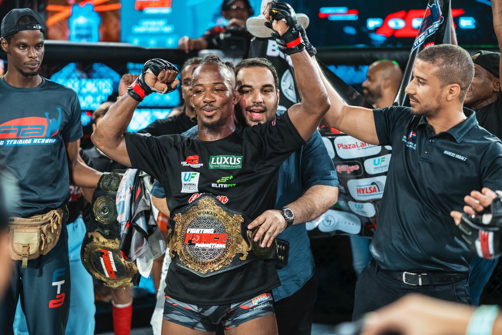 “La Mole” Santos noquea a Santana y retiene el título internacional de MMA