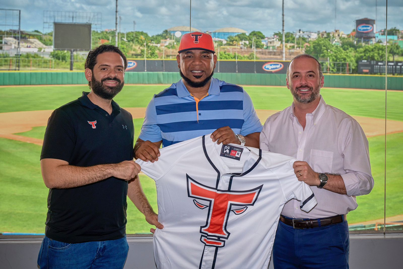 Toros incorporan a Edwin Encarnación como asesor de Operaciones