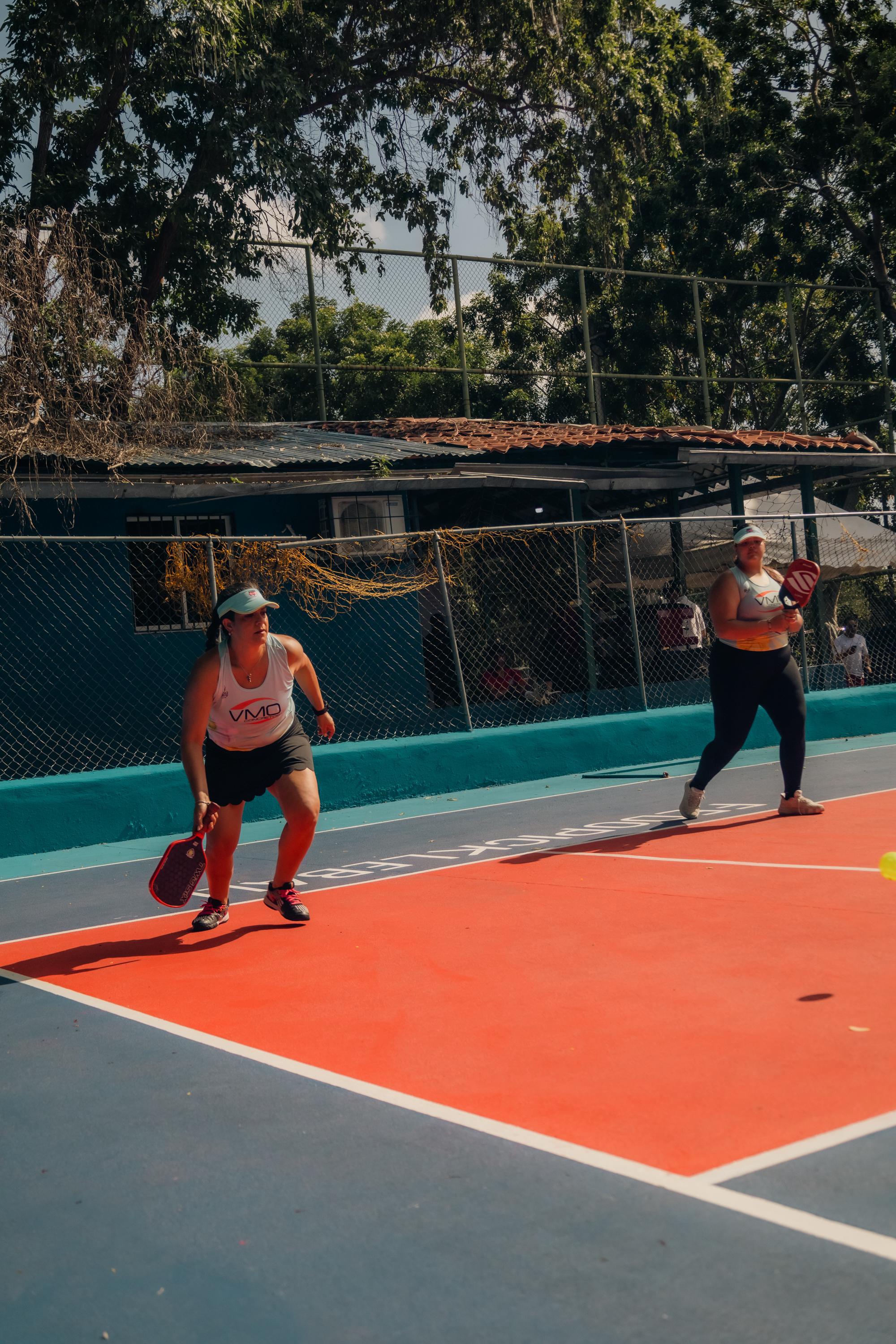 Celebran en Santo Domingo el primer torneo femenino de pickleball