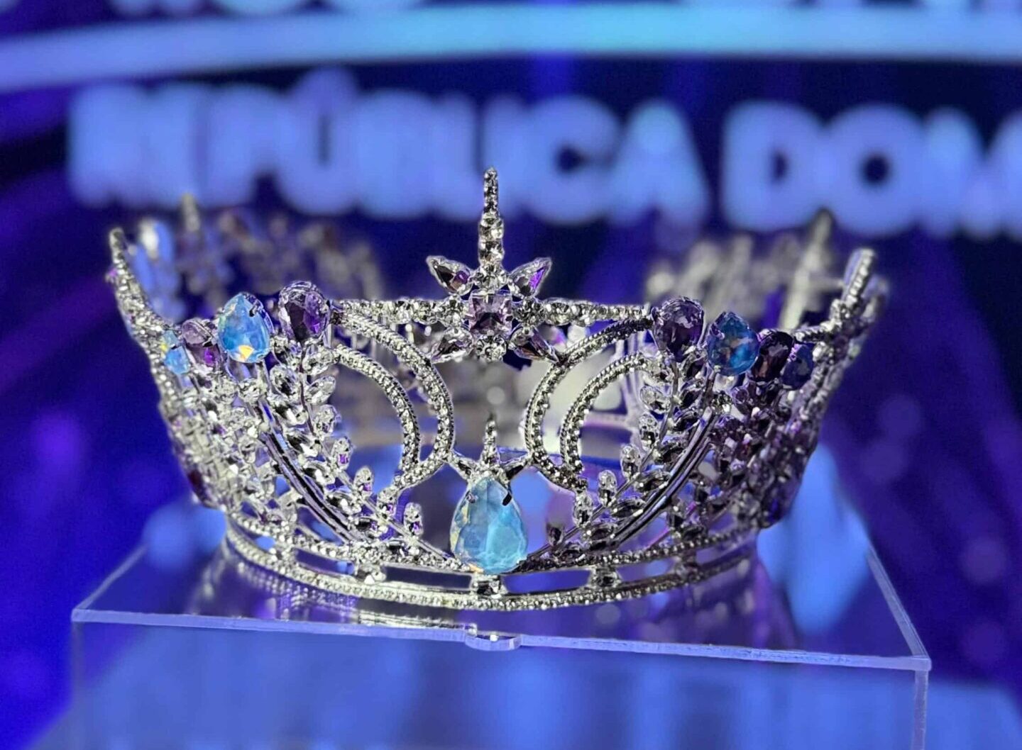 Miss República Dominicana Universo presenta nueva corona inspirada en la identidad nacional