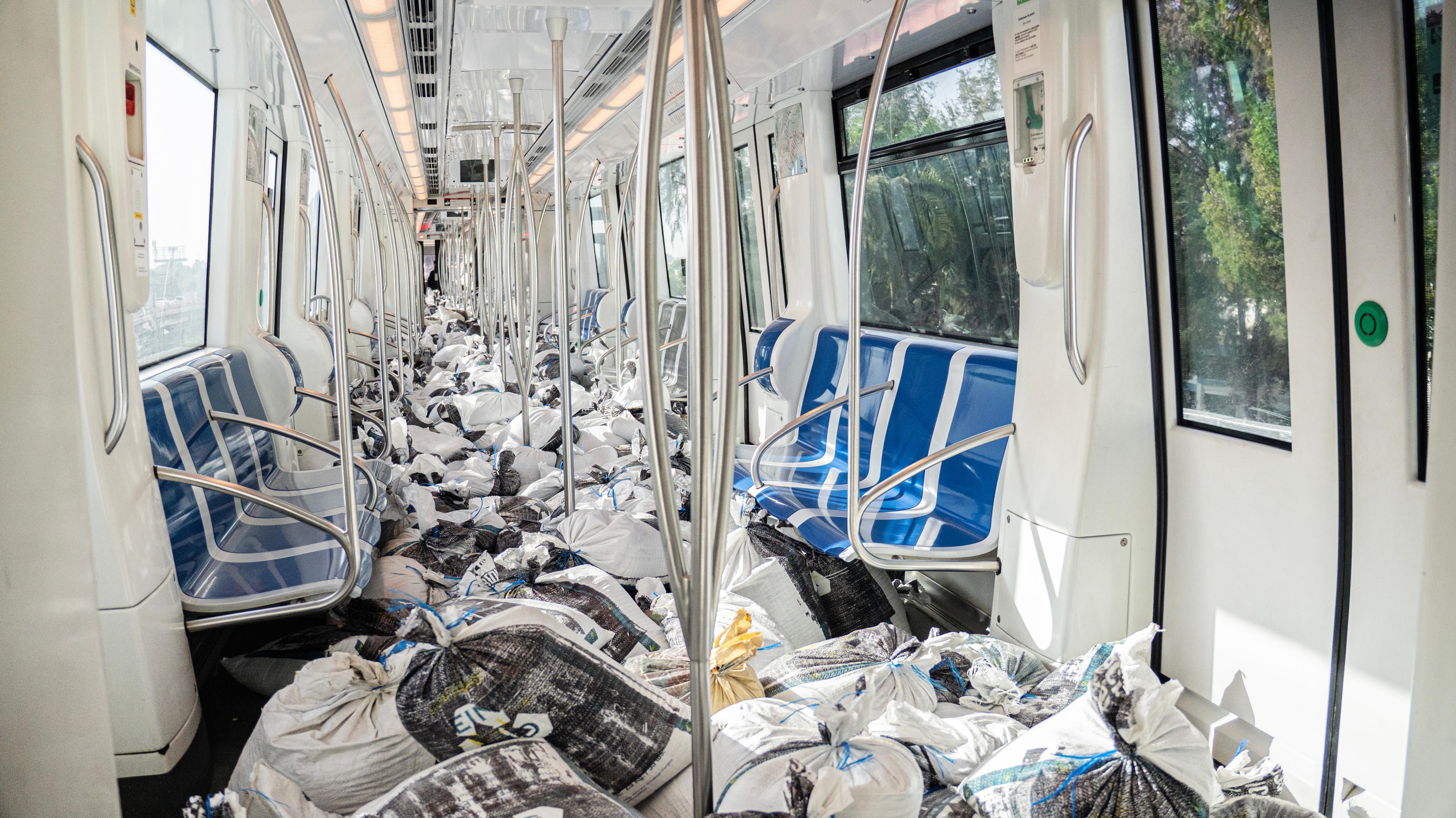 Llenan con sacos de arena al Metro de Los Alcarrizos para simular carga máxima en prueba dinámica
