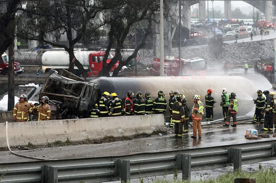 Aumenta a 15 la cifra de muertos por la explosión de un camión de gas en Ciudad de México
