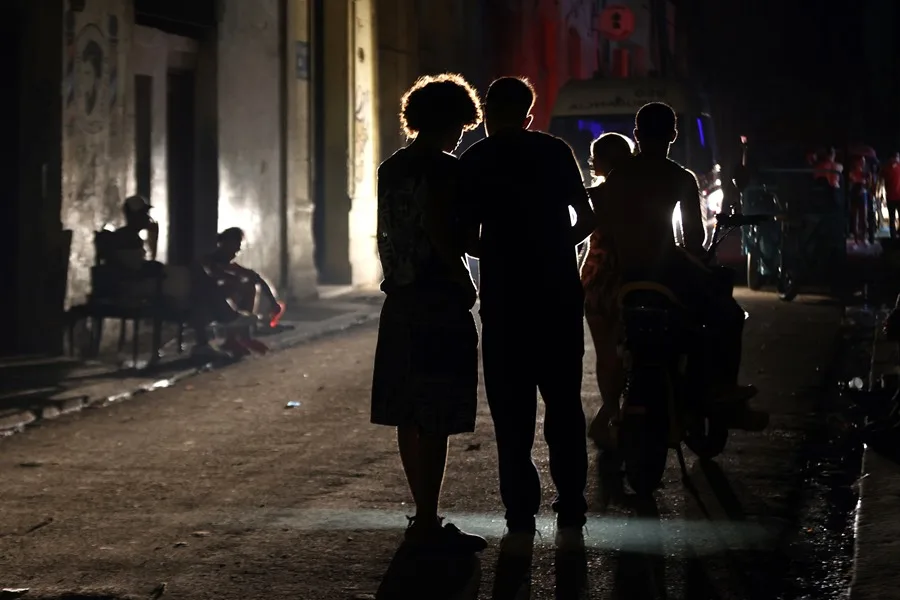 El más reciente apagón nacional en Cuba dispara las alarmas sobre la salud mental