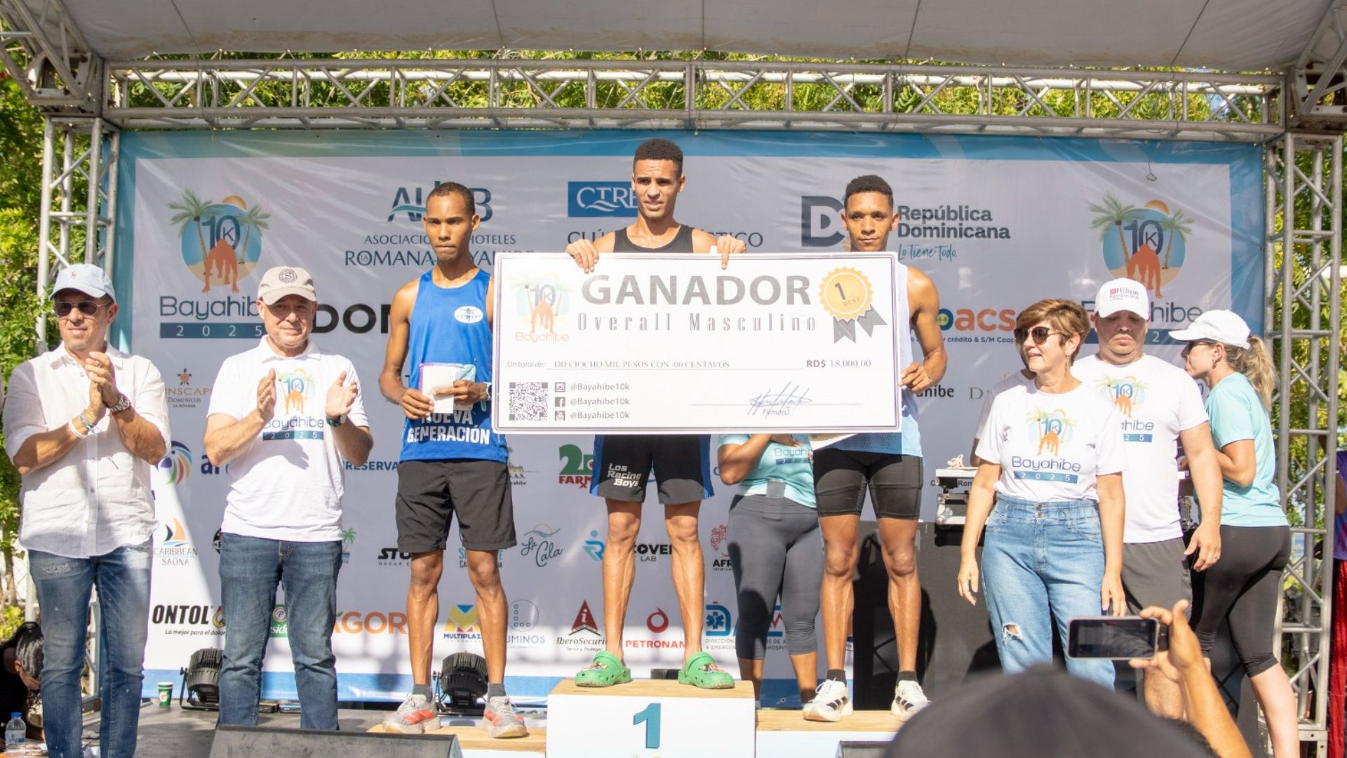 Jilberto Santana Manzano y Soranyi Rodríguez se coronan campeones de la décima edición del Bayahibe 10K