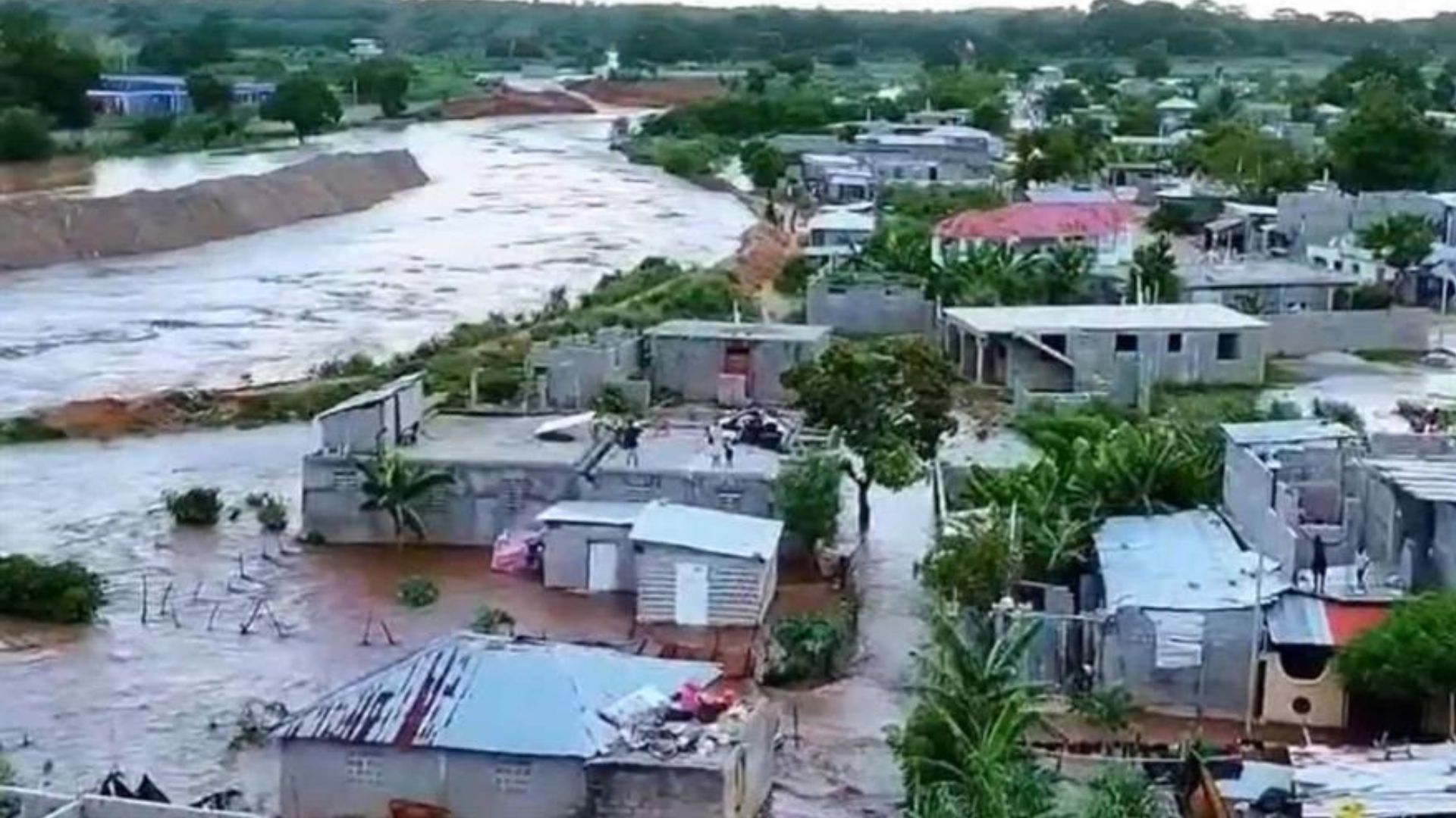 Crecida del río Masacre provoca inundaciones en zonas de Juana Méndez y afecta el canal haitiano