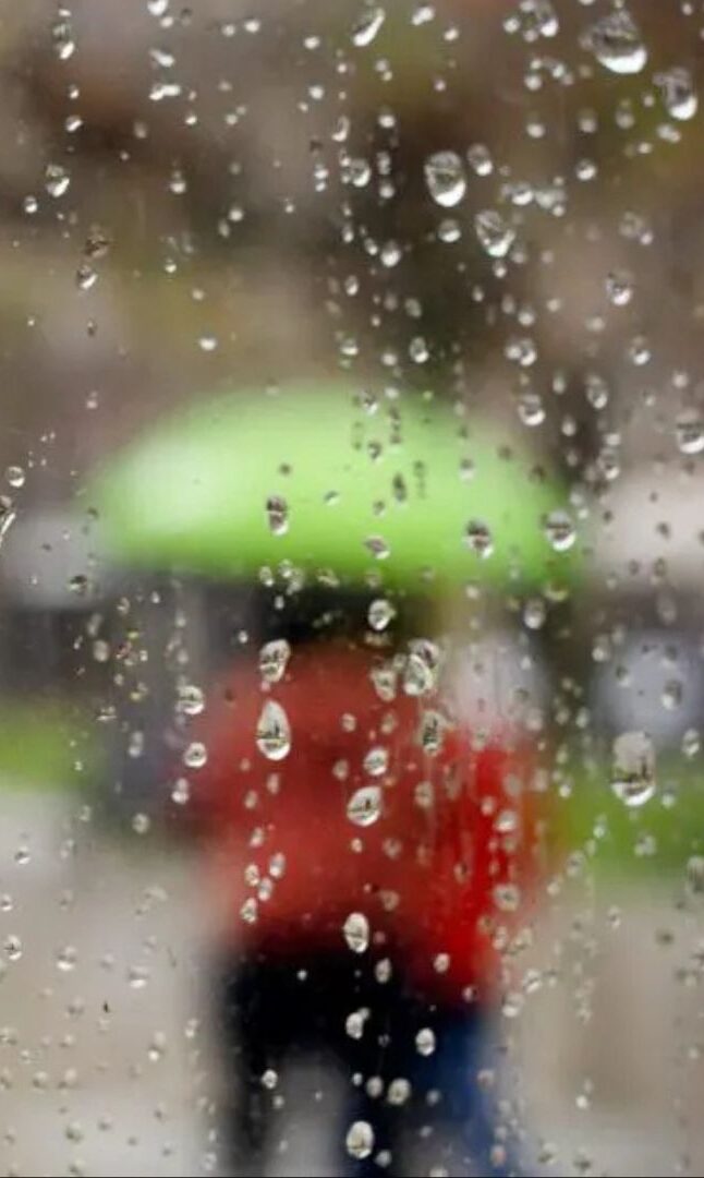 COE mantiene 10 provincias en alerta verde por lluvias y fuerte oleaje en zona atlántica