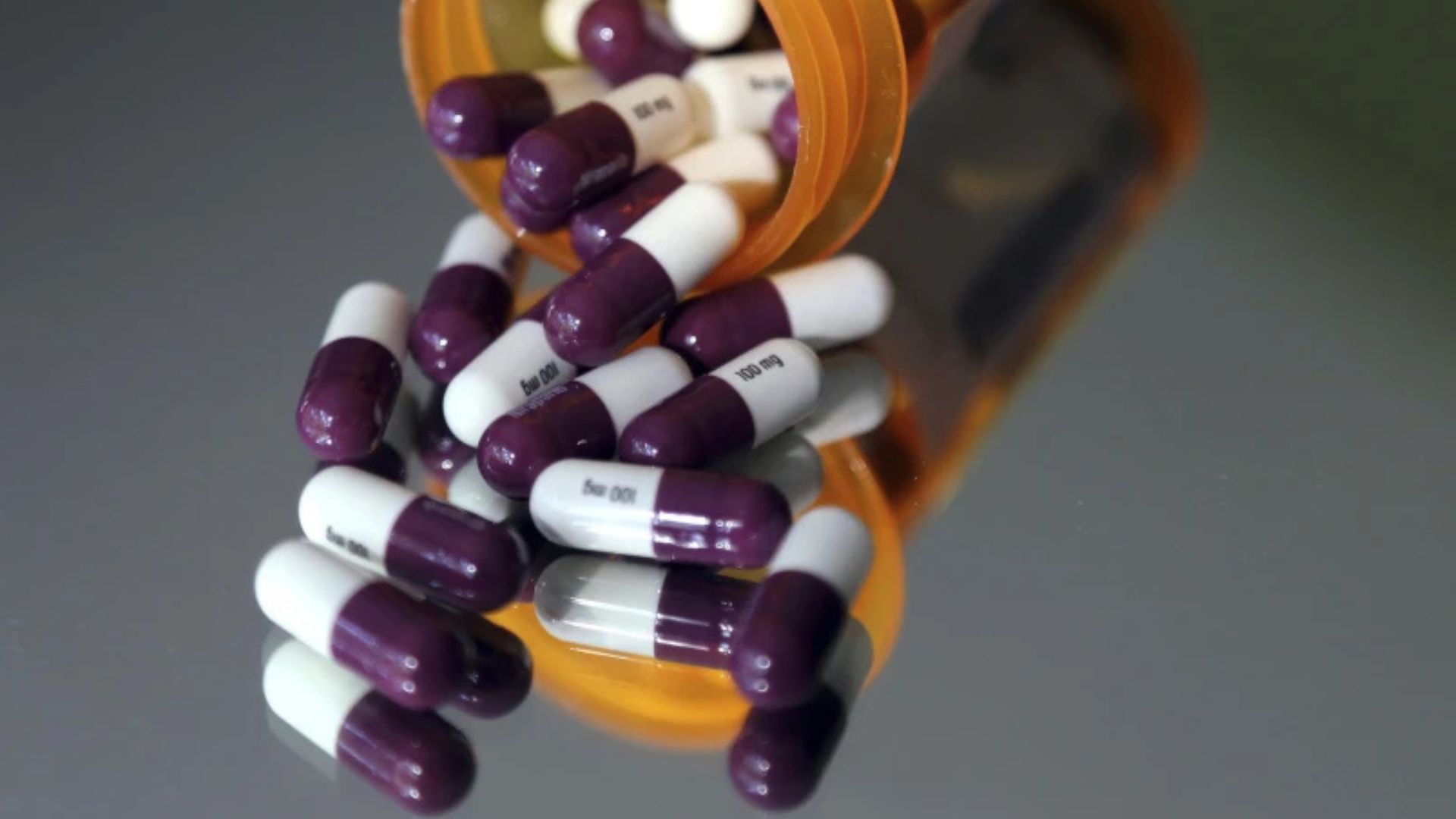 Trump propone aranceles de hasta 200% a medicamentos importados