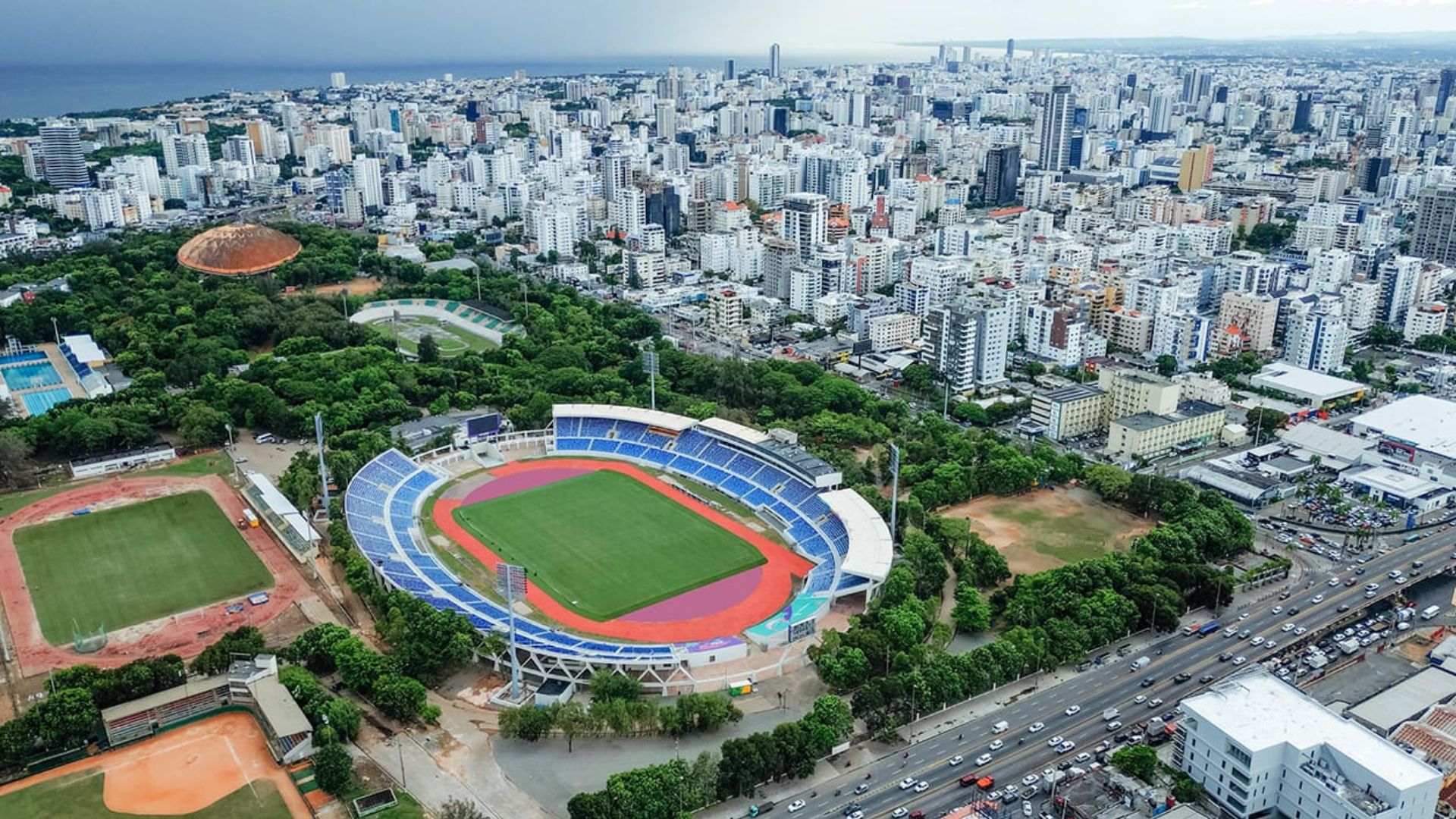 Estadio Olímpico «Félix Sánchez» queda cerrado para actividades en terreno o la pista