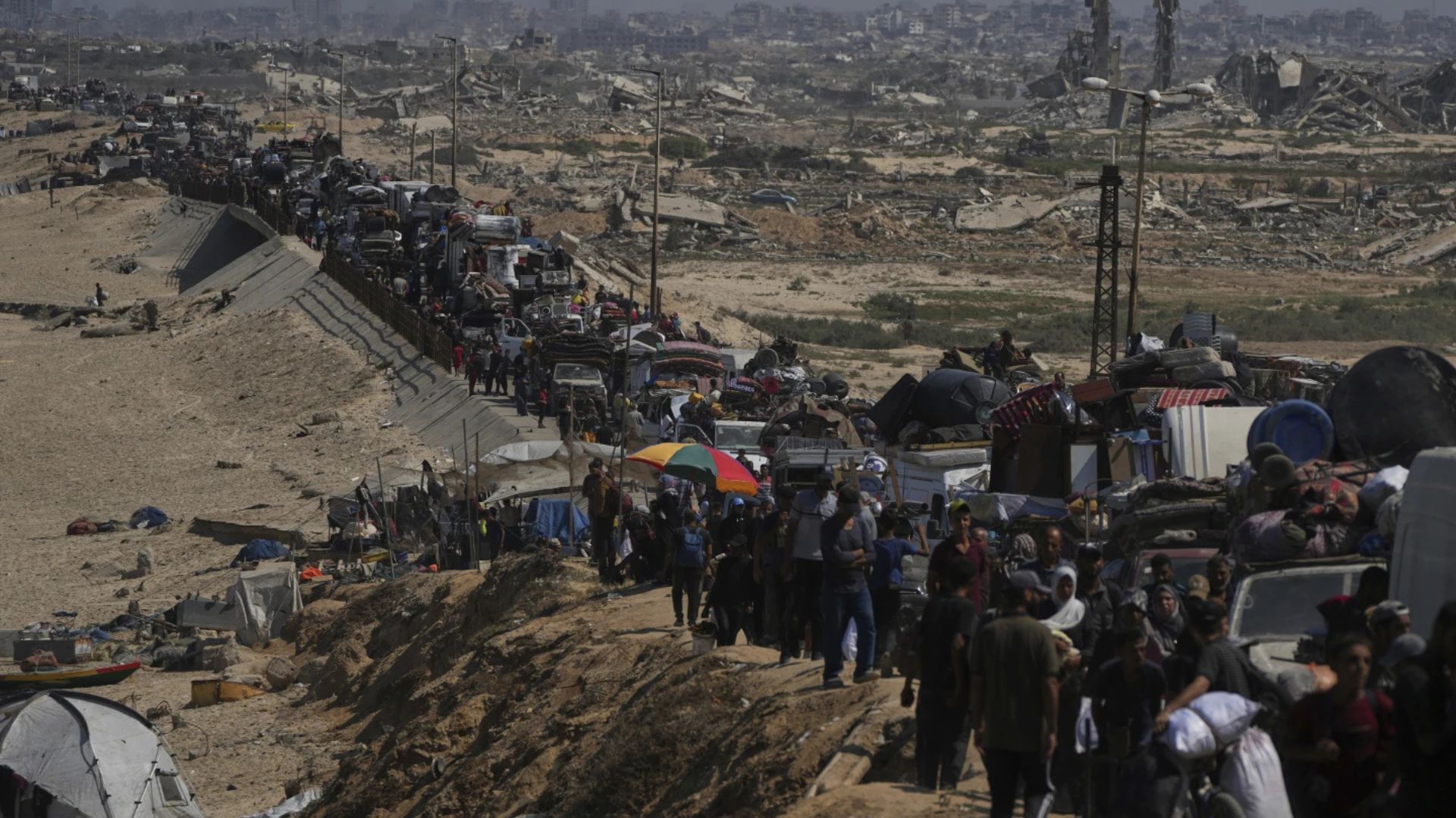 El ejército israelí lanza ofensiva terrestre en Gaza mientras miles de civiles evacuan la ciudad