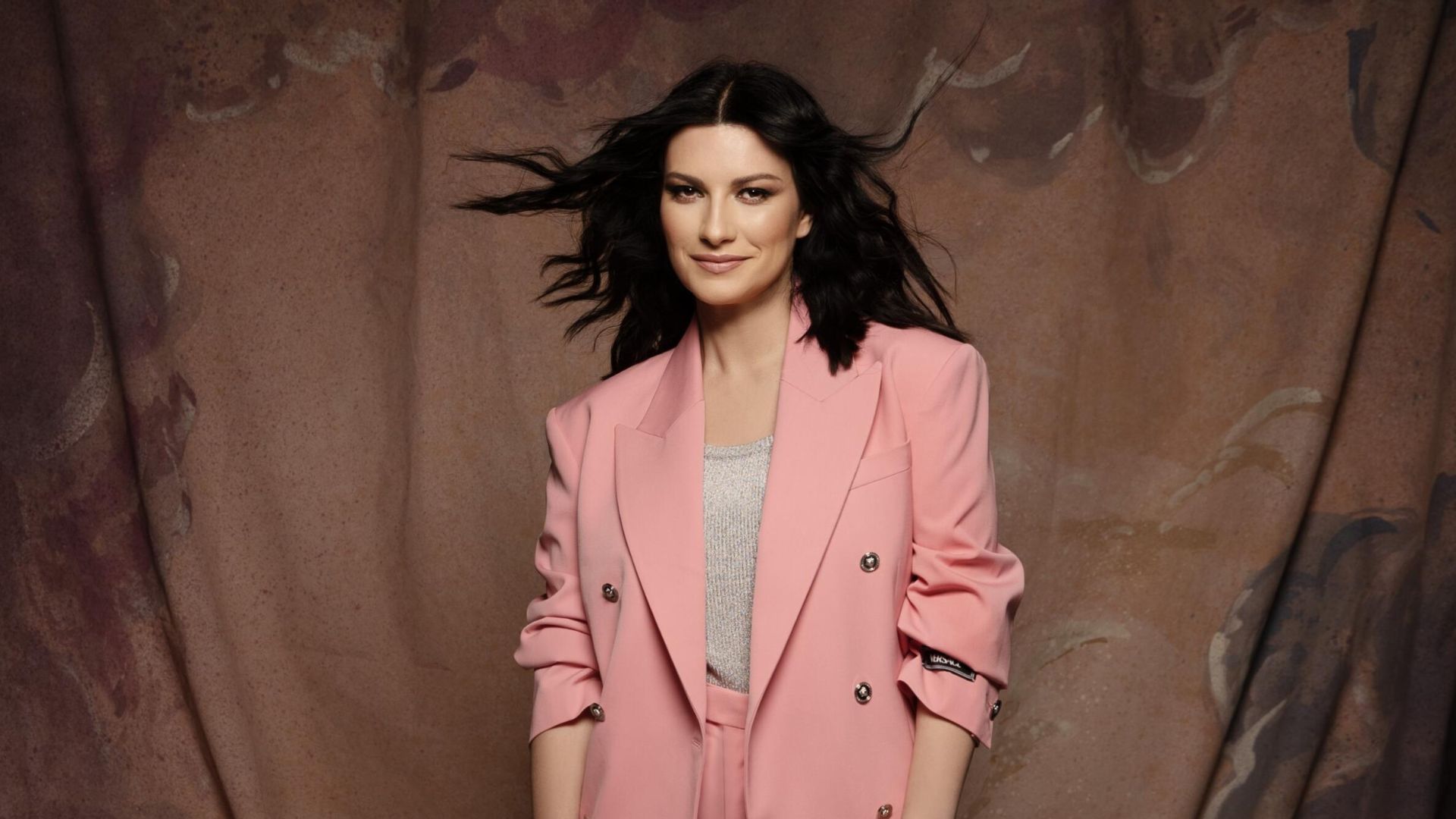 La cantante italiana Laura Pausini recibirá el premio Billboard Ícono en Miami