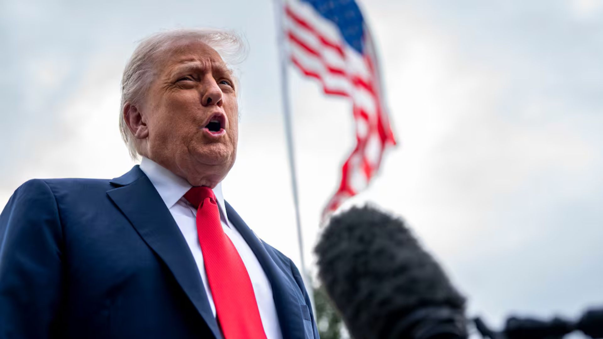 Trump le dice «cállate» a un periodista australiano que le pregunta sobre sus negocios