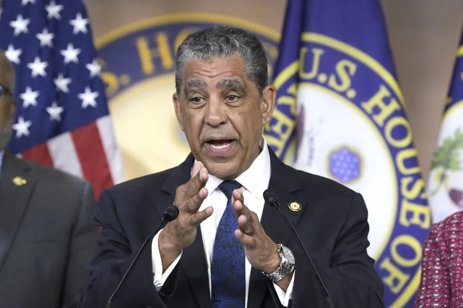 Congresistas denuncian que Trump desmantela fondos educativos a latinos, afros y asiáticos