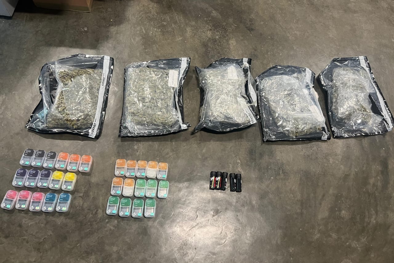 DNCD ocupa ocho paquetes de marihuana y 30 vapers rellenos de cannabis