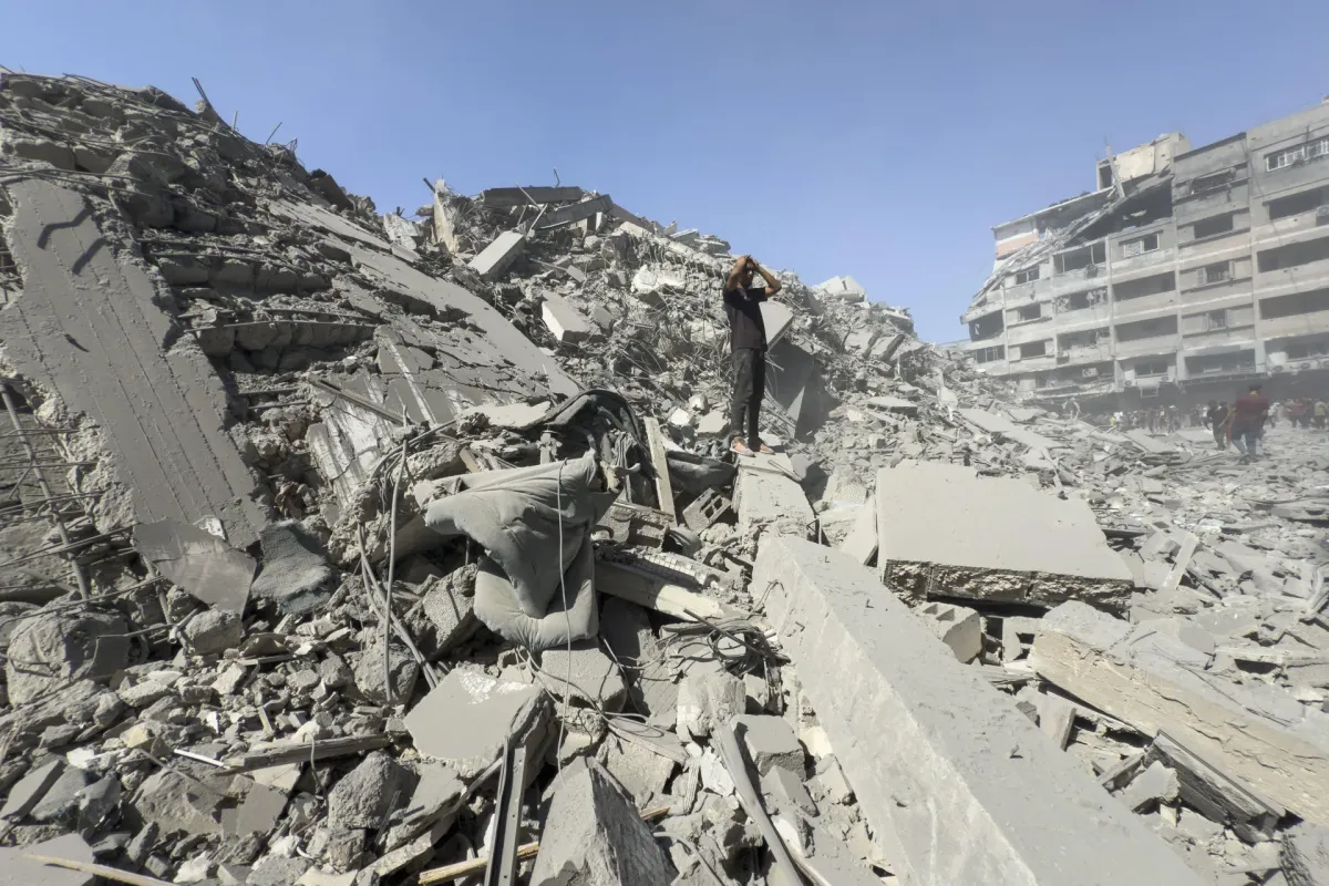 Israel hace añicos el edificio más alto de Gaza: una torre de 18 plantas y 60 apartamentos