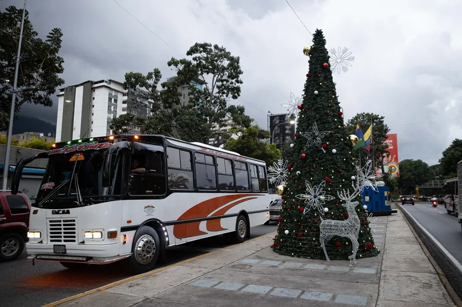 Venezuela enciende una anticipada Navidad y augura «paz» en medio de la tensión con EE.UU.