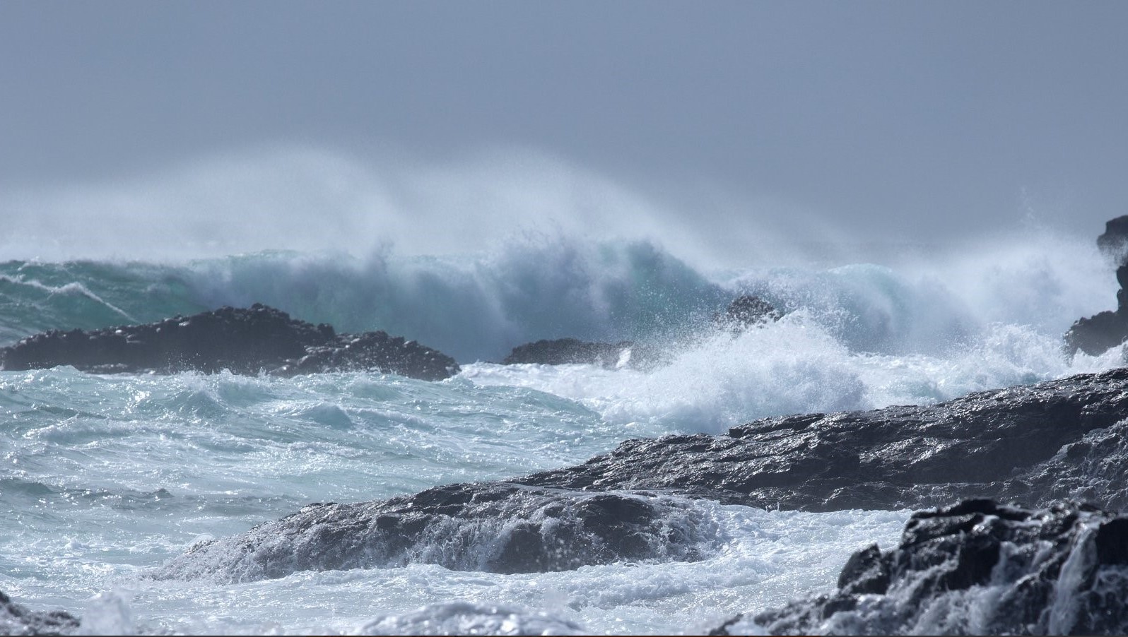 Oleaje peligroso persiste en la costa Atlántica por fenómeno Mar de Fondo