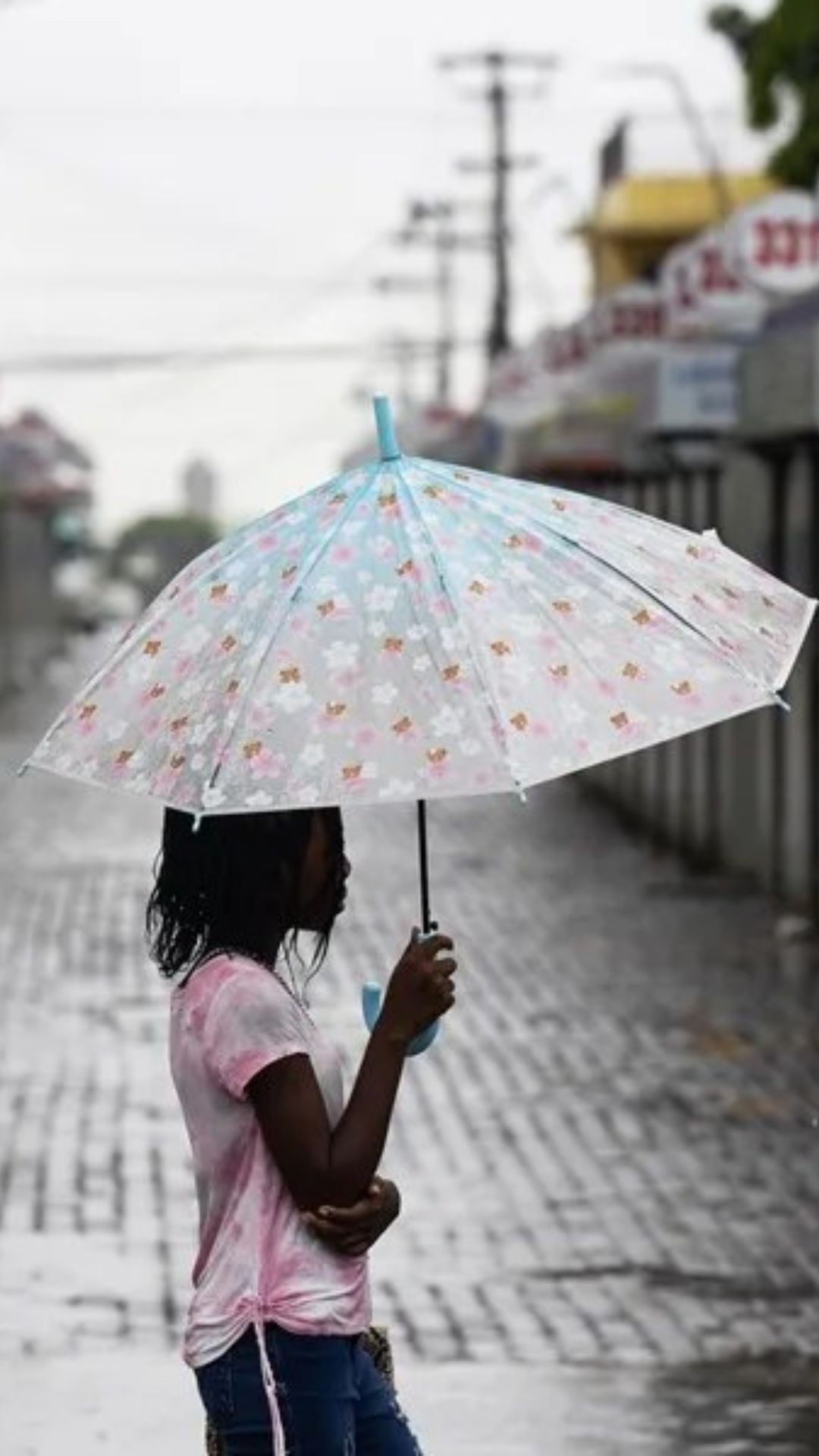 Indomet prevé chubascos dispersos este domingo debido a vaguada
