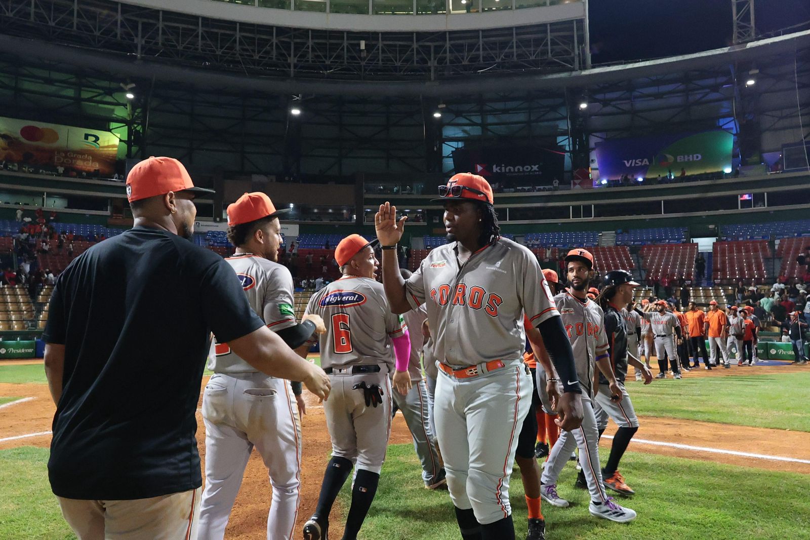 Sánchez y Celestino, vitales en triunfo Toros sobre Leones